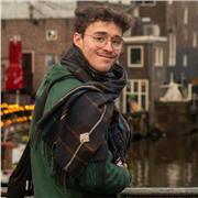 Professeur de chant, diplômé du conservatoire à rayonnement régional de Paris